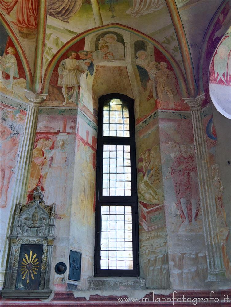 Castiglione Olona (Varese) - Finestra sinistra dell'abside della Chiesa Collegiata dei Santi Stefano e Lorenzo